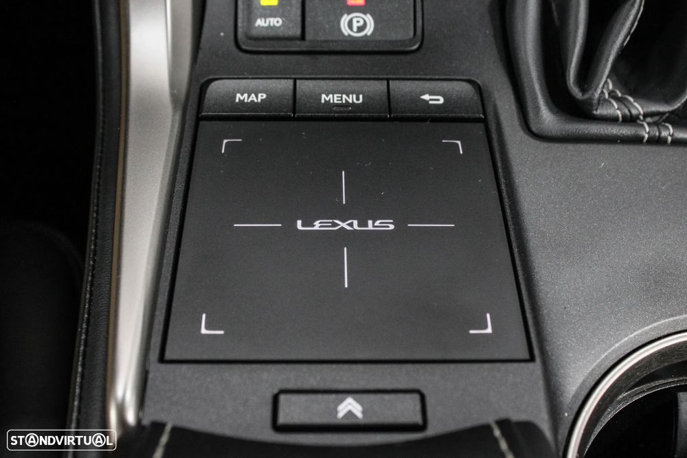 Lexus NX 300h Executive+ - 53