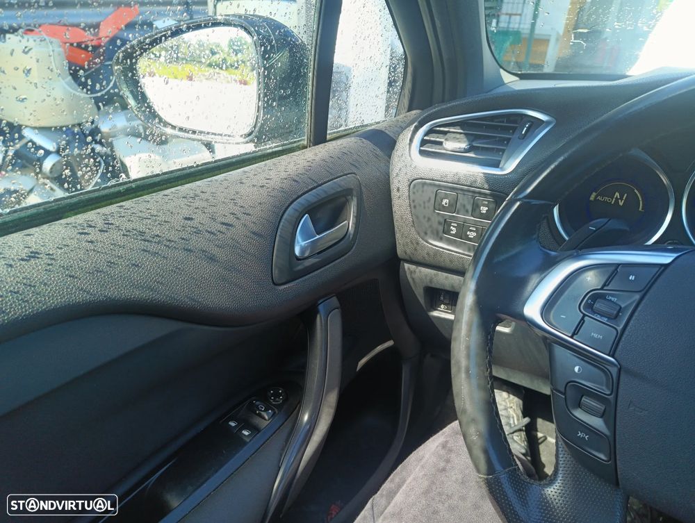 Citroën DS4 1.6 e-HDi So Chic CVP6 - 3