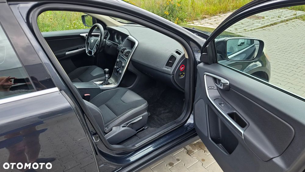 Volvo XC 60 DRIVe Momentum - 9