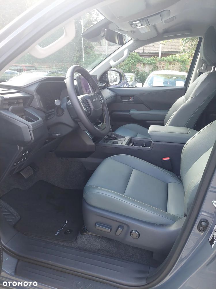 Toyota Hilux 2.8 D-4D mHEV Double Cab Invincible 4x4 - 16