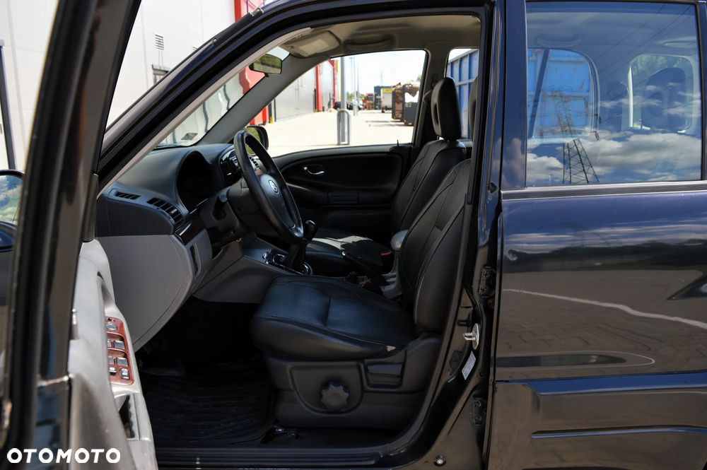 Suzuki Grand Vitara 2.0 - 6