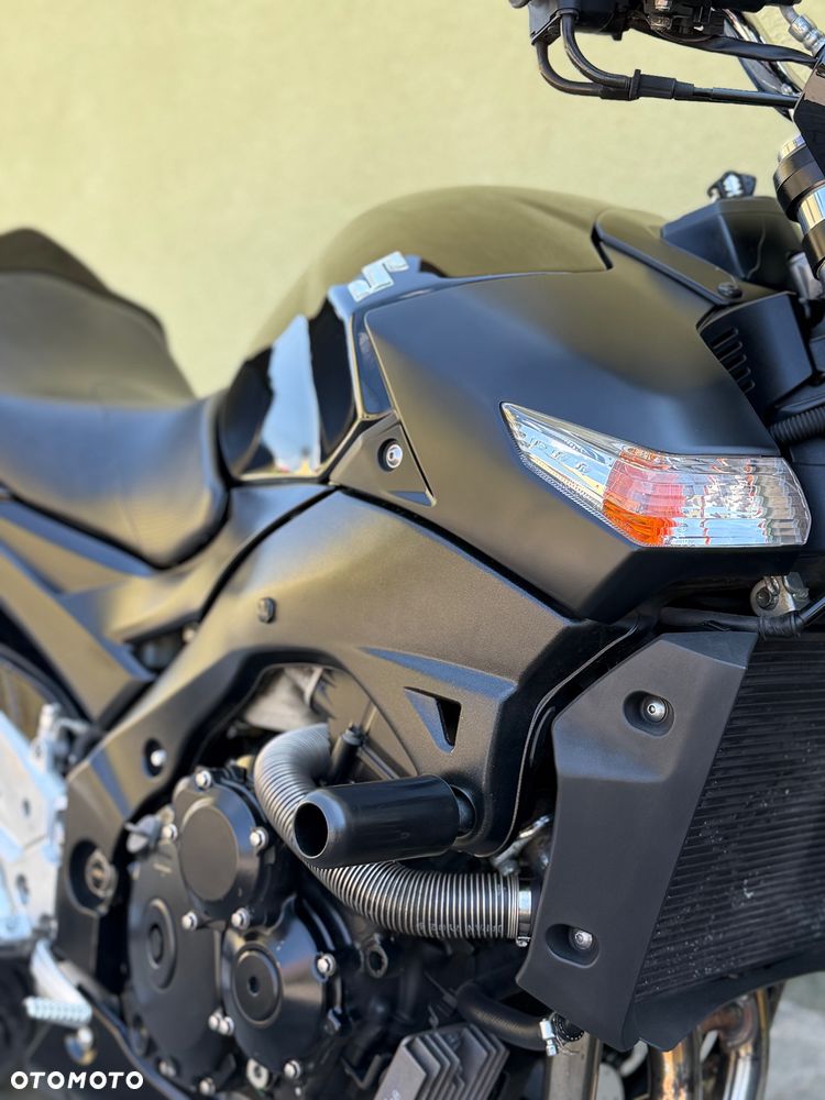 Suzuki GSR - 4