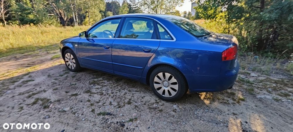 Audi A4 Limousine - 1