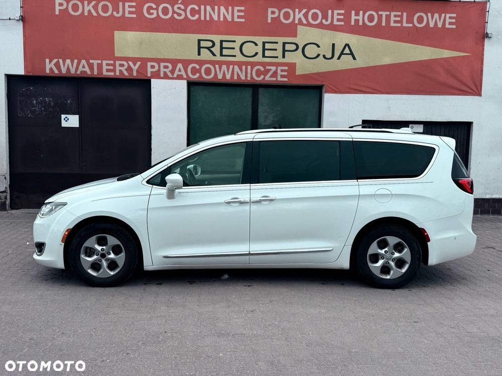 Chrysler Pacifica - 2