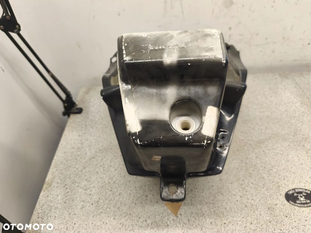Bak, zbiornik paliwa Triumph Daytona 955i 955 - 18
