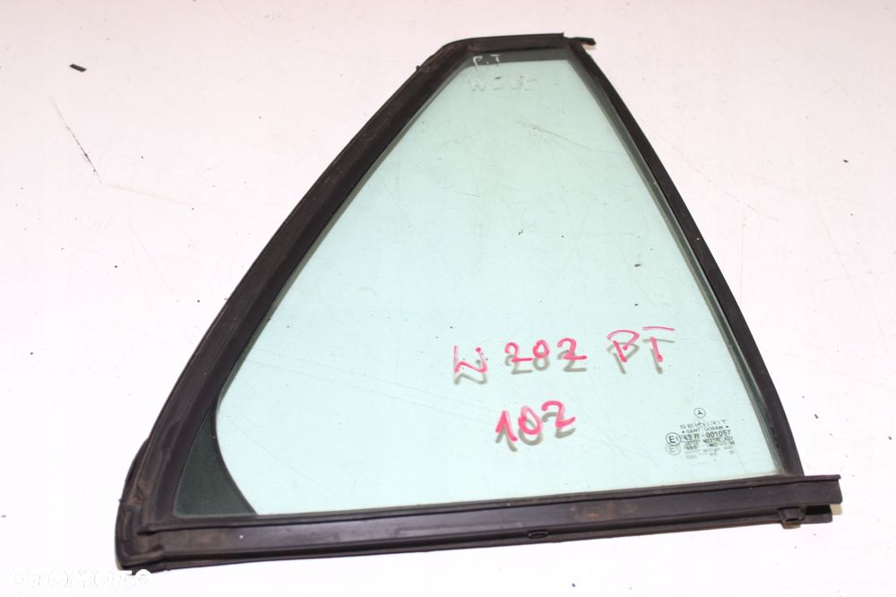 MERCEDES W202 SZYBA DRZWI TRÓJKĄT PRAWY TYŁ - 2