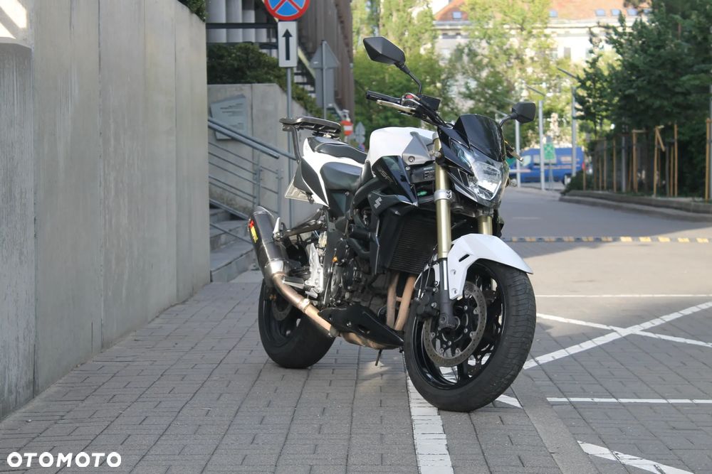 Suzuki GSR - 1