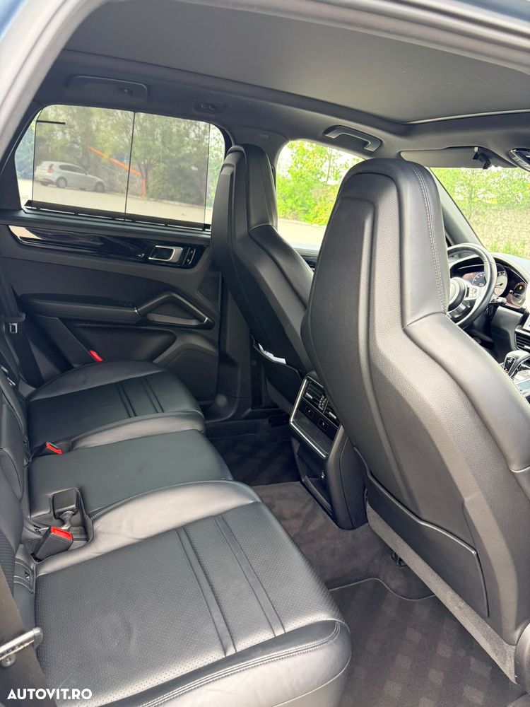 Porsche Cayenne Standard - 10