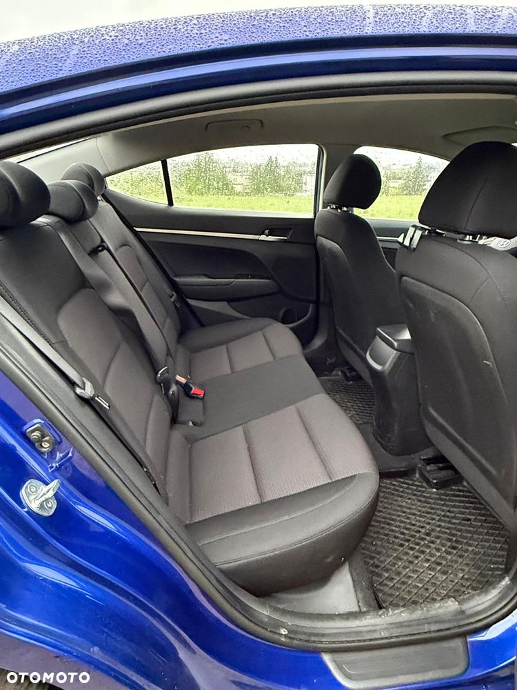 Hyundai Elantra 1.6 Comfort - 14