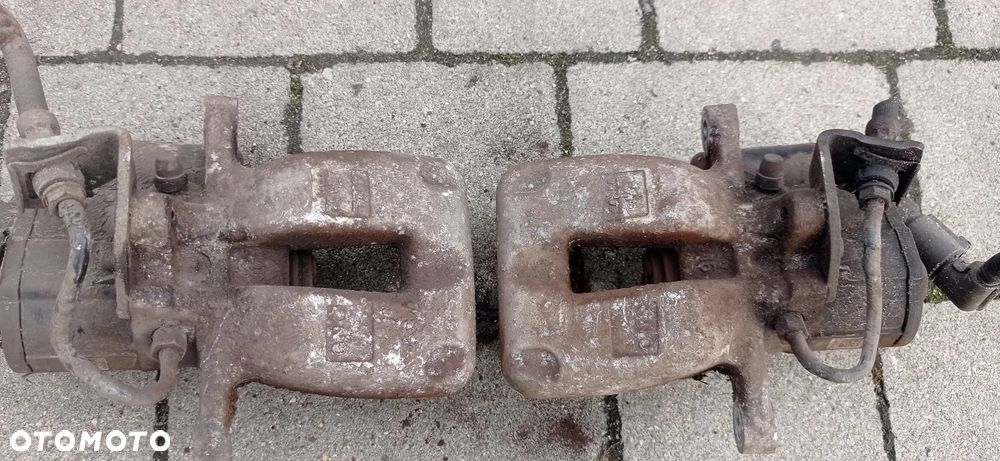 VW Passat B6 zacisk hamulcowy tylny lewy lub prawy TRW - 2