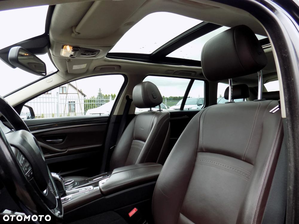 BMW Seria 5 525d Touring Sport-Aut Luxury Line - 15