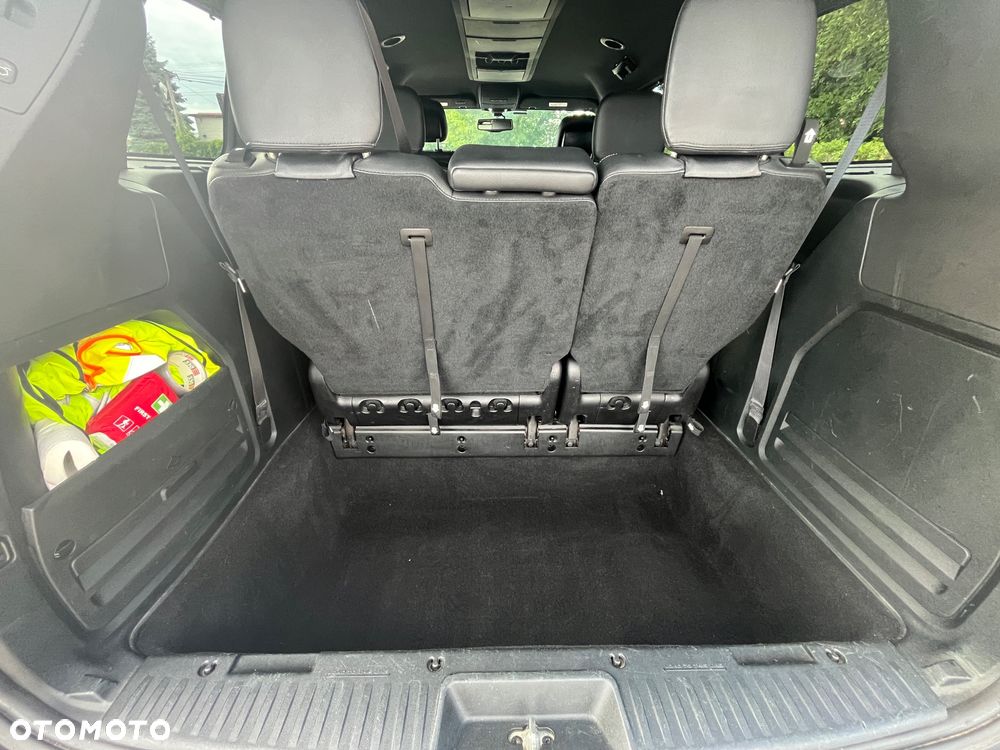 Chrysler Town & Country - 19