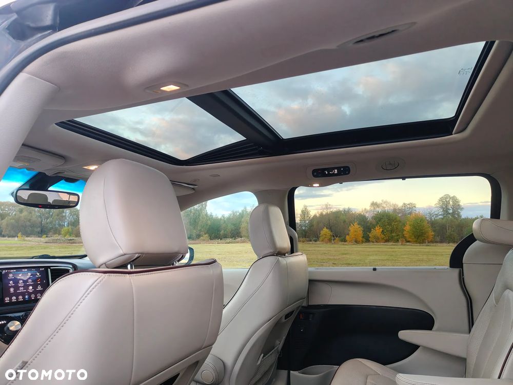 Chrysler Pacifica - 32