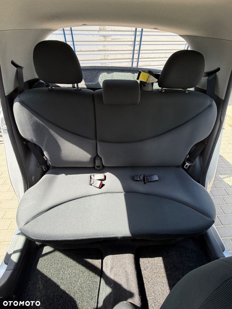 Toyota Yaris 1.3 VVT-i Sol - 5