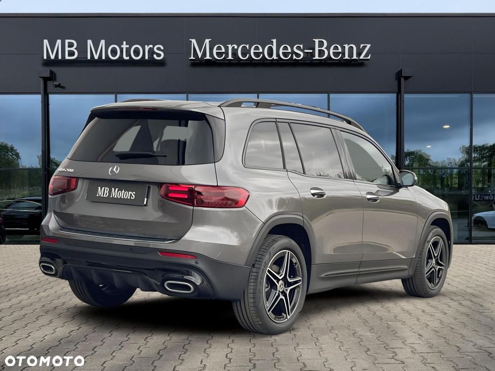 Mercedes-Benz GLB - 8
