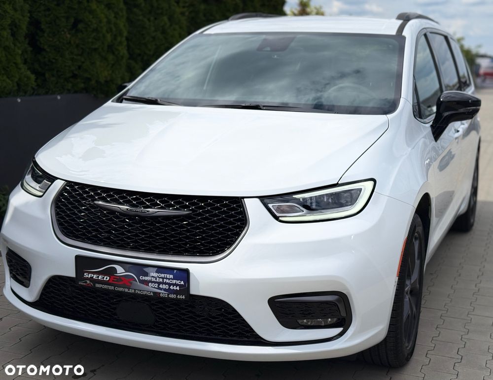 Chrysler Pacifica - 1