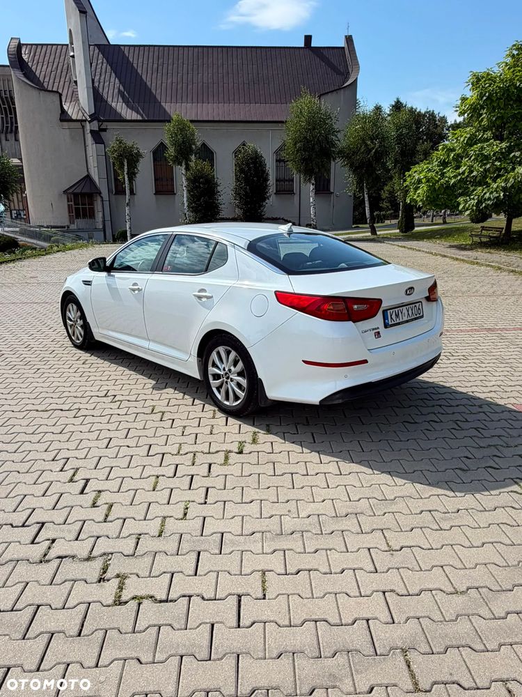 Kia Optima 2.0 L - 13