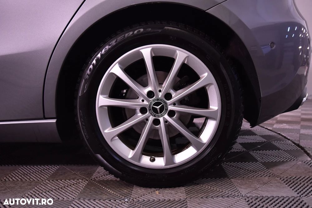 Mercedes-Benz A - 13