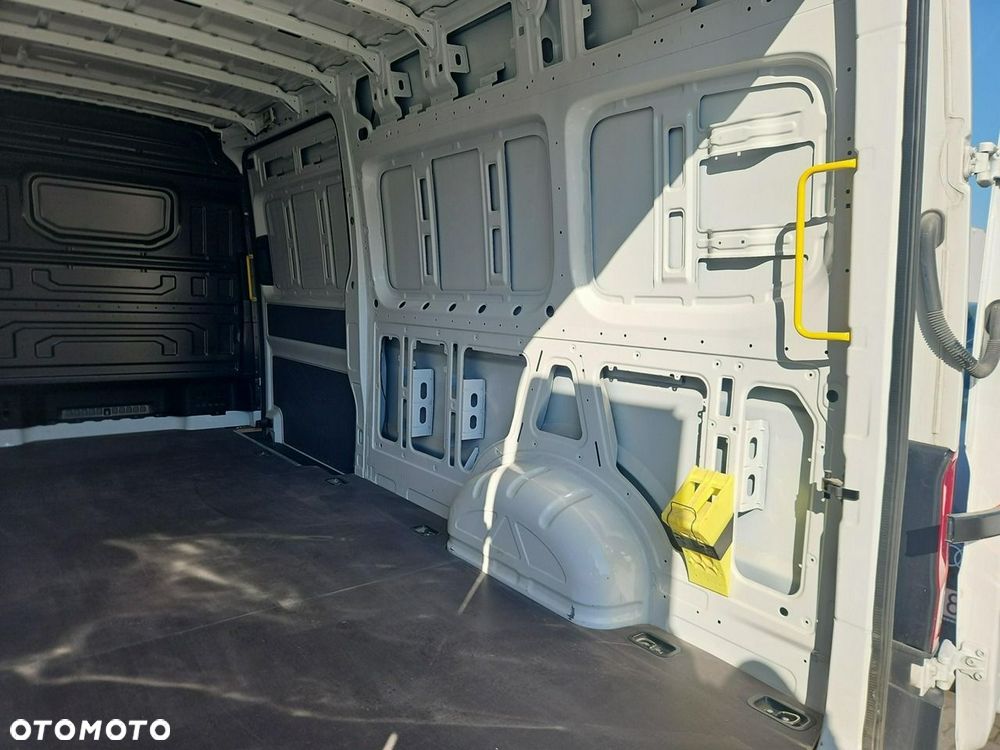 Volkswagen Crafter - 11