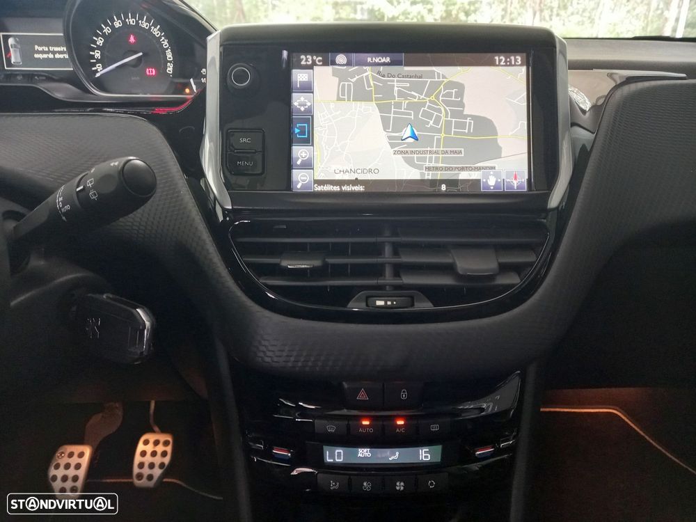 Peugeot 2008 1.2 PureTech Allure - 16