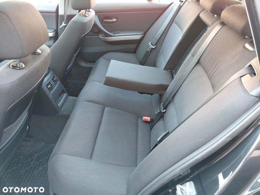 BMW Seria 3 320d DPF Edition Sport - 12