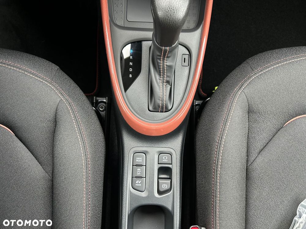 Toyota Aygo X Hybrid 1.5 Style e-CVT - 32