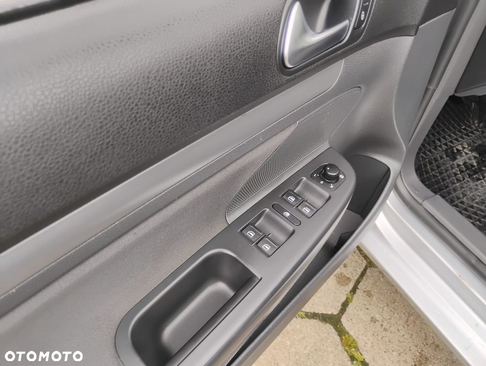 Volkswagen Golf 1.9 TDI DPF Sportline - 17