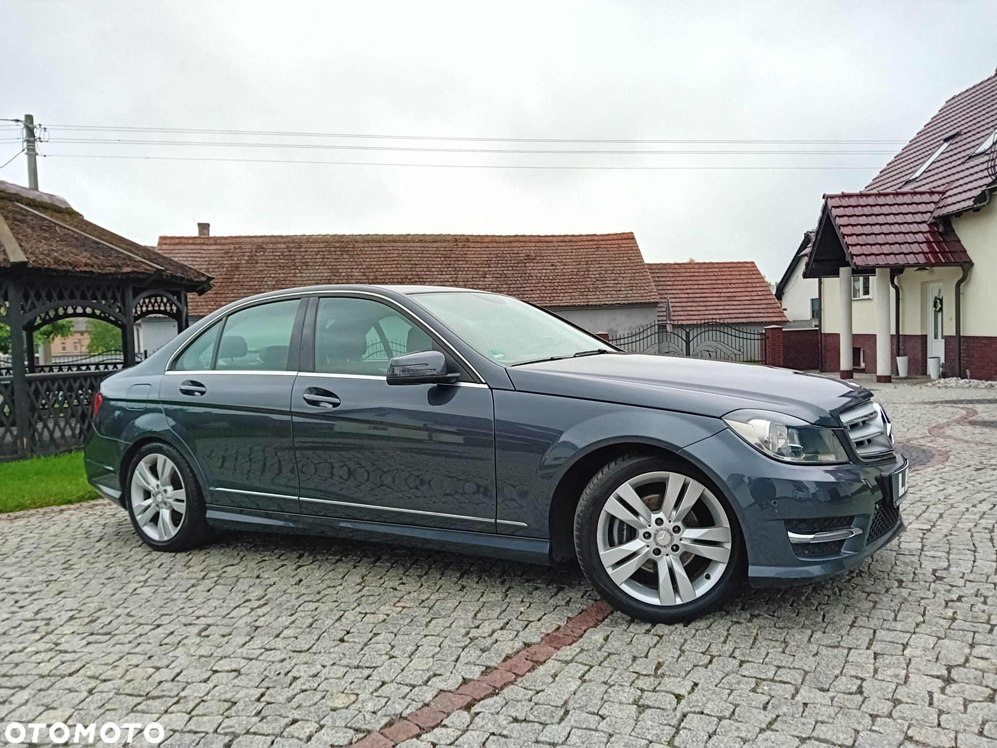 Mercedes-Benz Klasa C 180 CGI BlueEff Avantgarde - 4