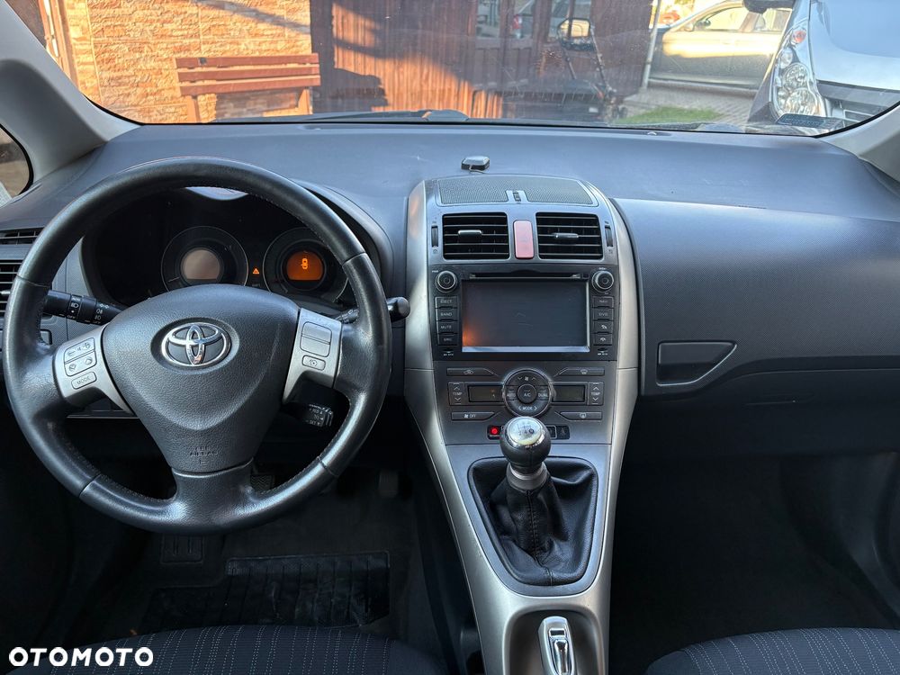 Toyota Auris 1.6 VVT-i Executive - 12