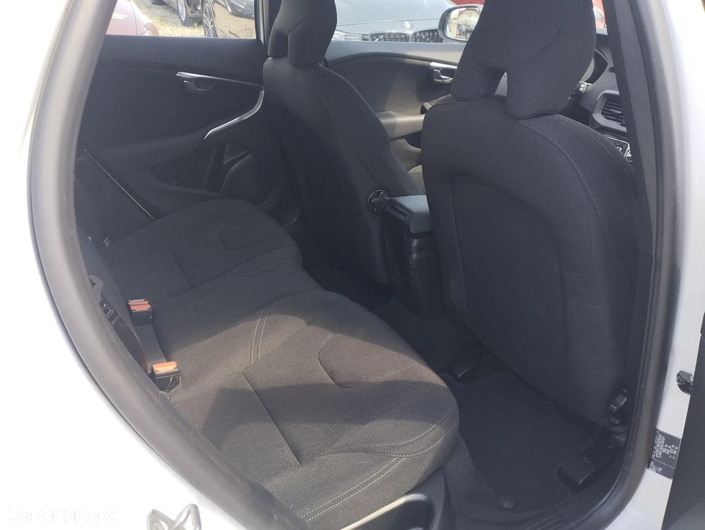 Volvo V40 T2 Momentum - 16