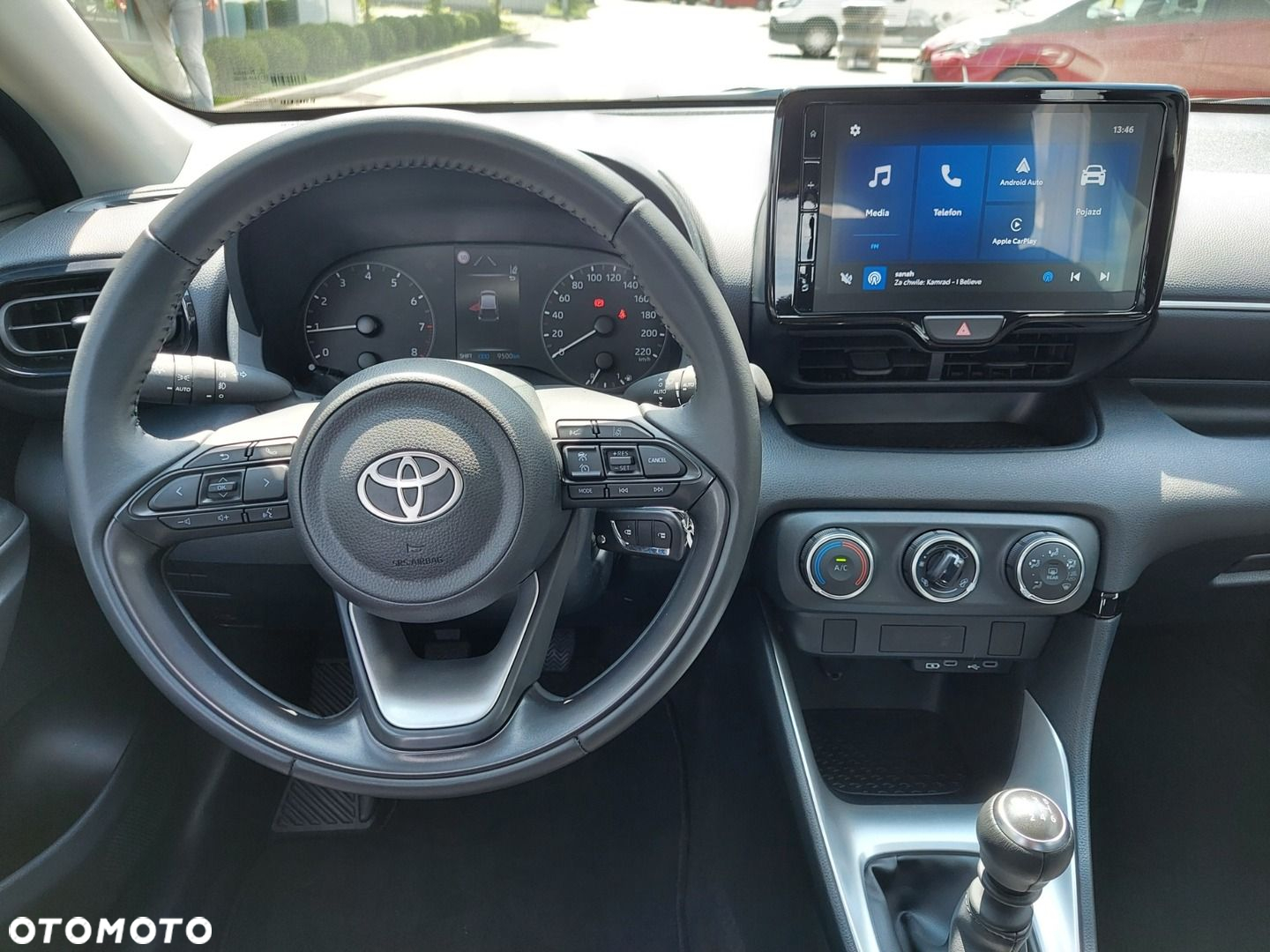 Toyota Yaris 1.5 Comfort - 10