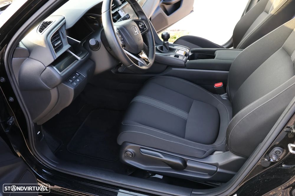 Honda Civic 1.0 i-VTEC Elegance Navi - 32