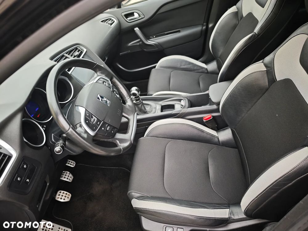 Citroën DS4 e-HDi 110 SoChic - 13
