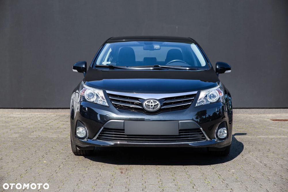 Toyota Avensis 1.6 Premium - 11
