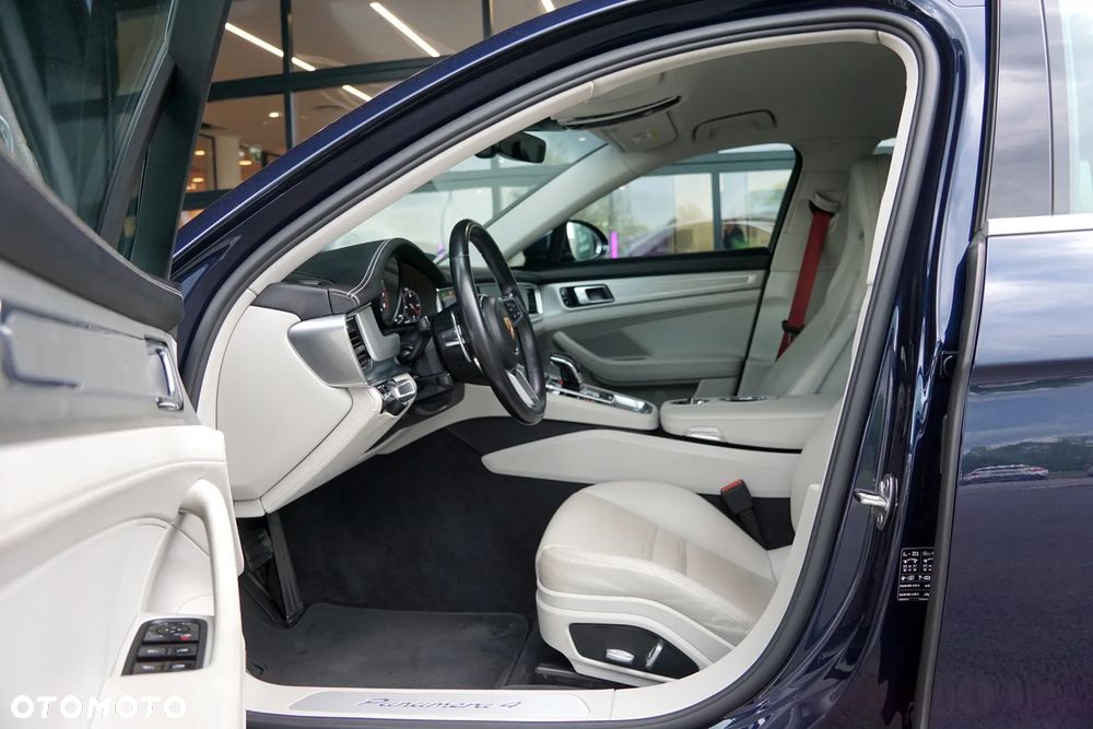 Porsche Panamera 4 - 16