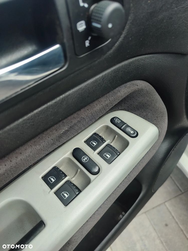 Volkswagen Golf 1.9 TDI Comfortline - 14