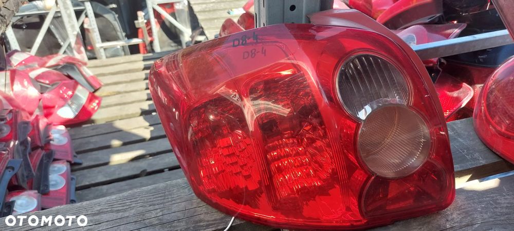 .  TYL TYLNA LAMPA LEWA TOYOTA AURIS HB 5D - 1