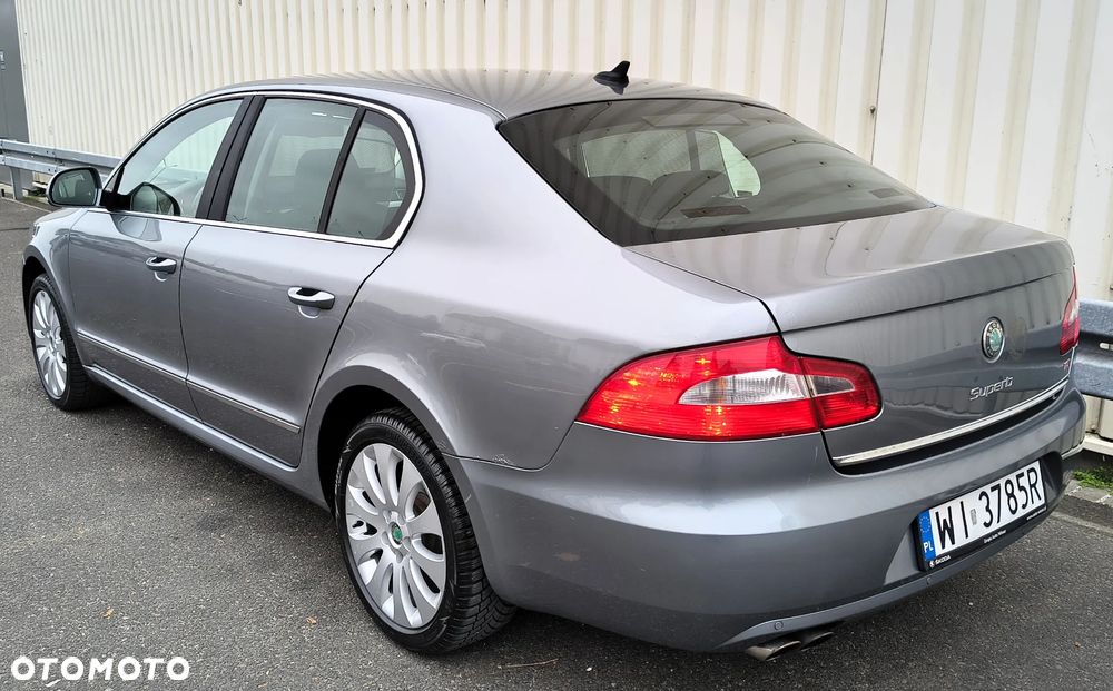 Skoda Superb 2011 photo 3