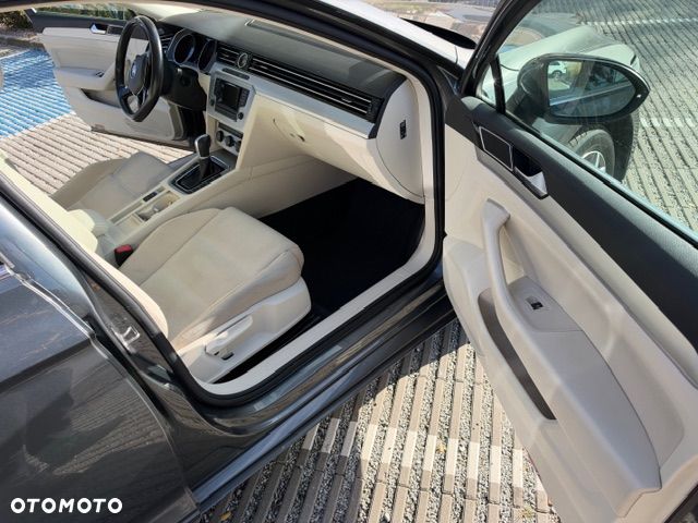 Volkswagen Passat - 20