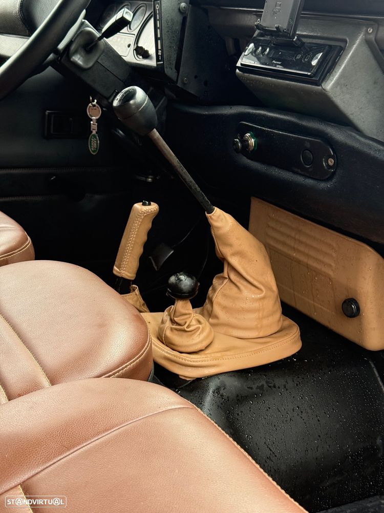 Land Rover Defender 110 SE - 26