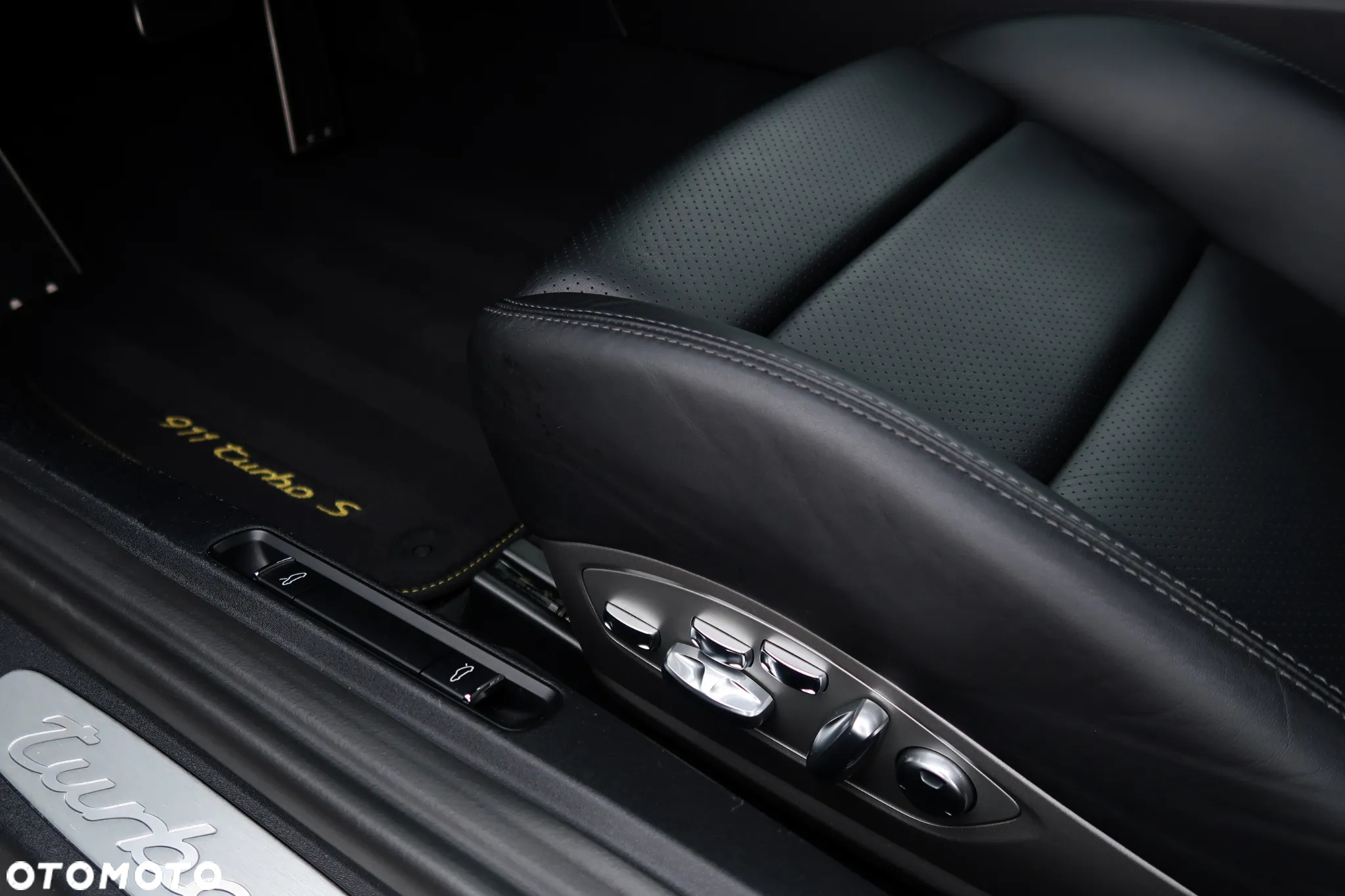 Porsche 911 Turbo S - 28
