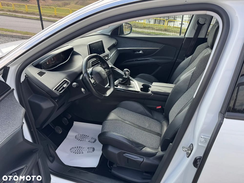 Peugeot 5008 BlueHDi 120 Allure - 11