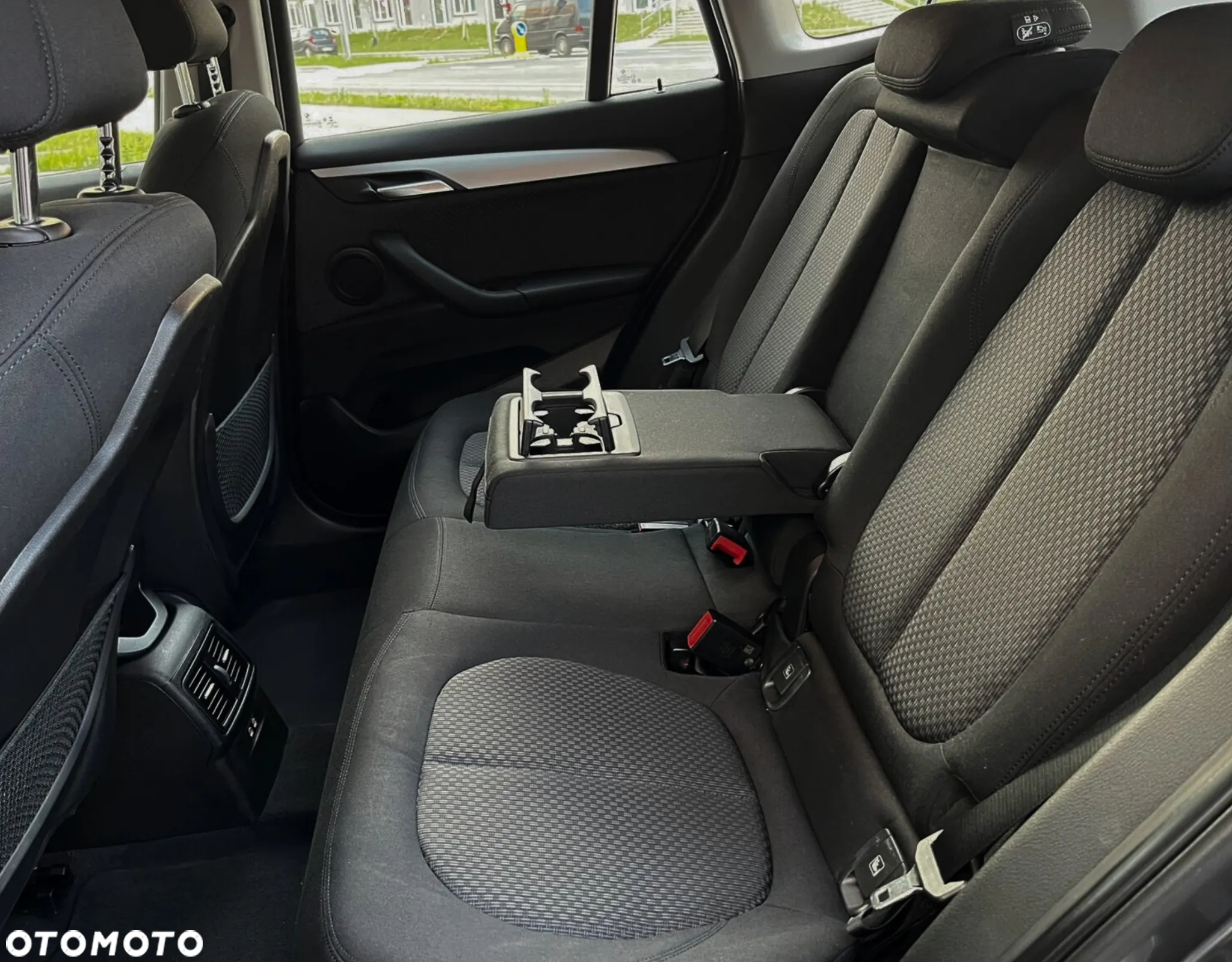 BMW X1 xDrive25e Business Edition - 34