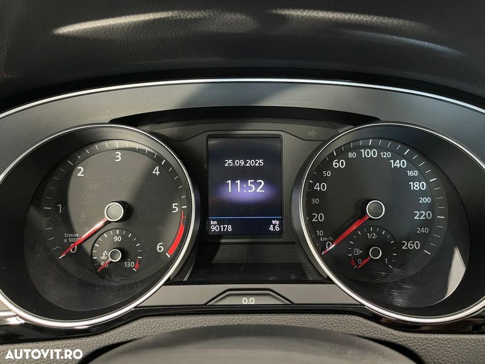 Volkswagen Passat 2.0 TDI DSG Highline - 12