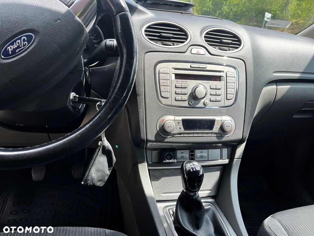 Ford Focus 1.8 Titanium - 24