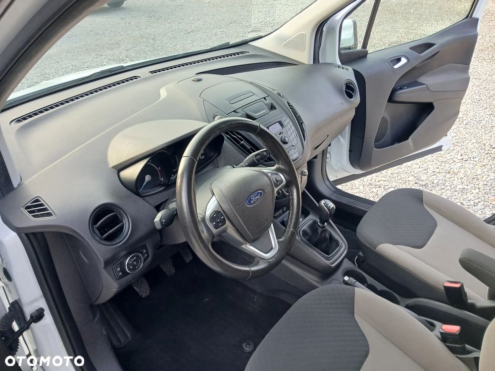Ford Tourneo Courier 1.5 TDCi Trend - 19