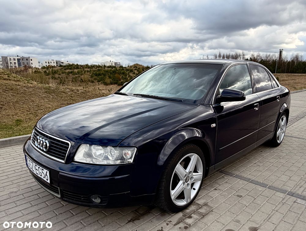 Audi A4 Limousine - 1