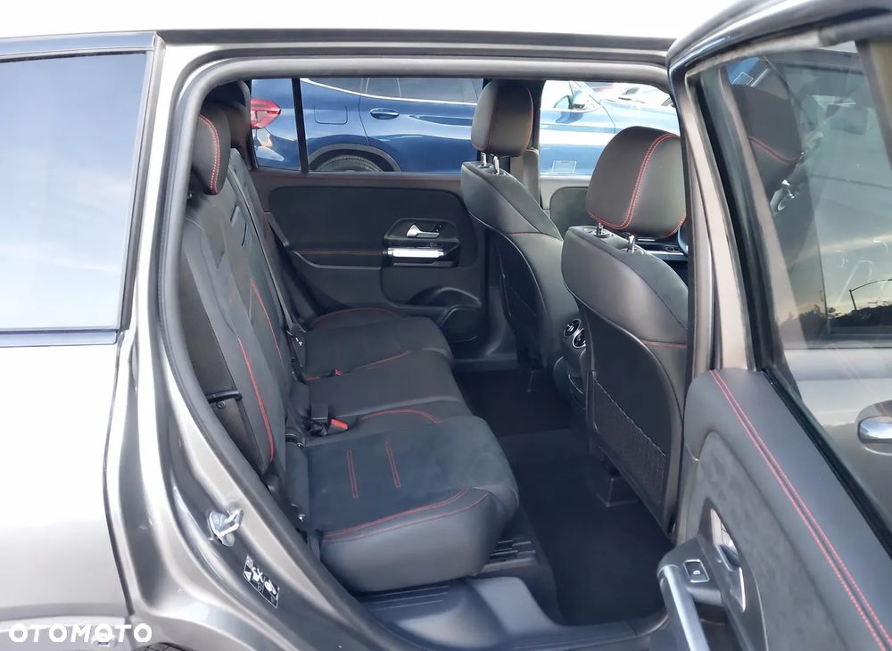 Mercedes-Benz GLB 250 4Matic 8G-DCT AMG Line - 11