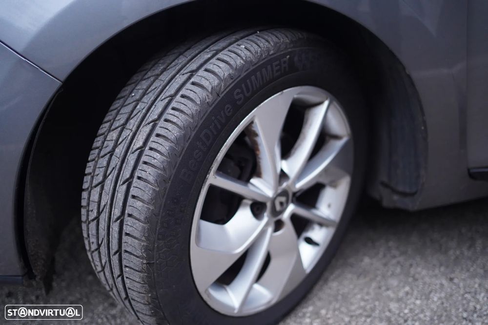 Renault Clio Sport Tourer - 13