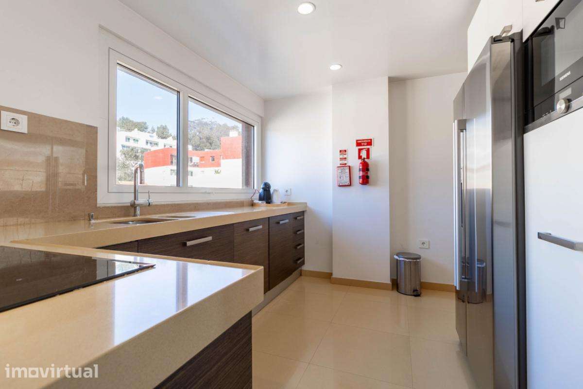 Apartamento com 4 quartos - localizado em Linda-a-Velha Lisbon - Grande imagem: 3/39